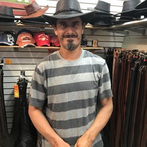 Meet your Posher, Carlos hernandez